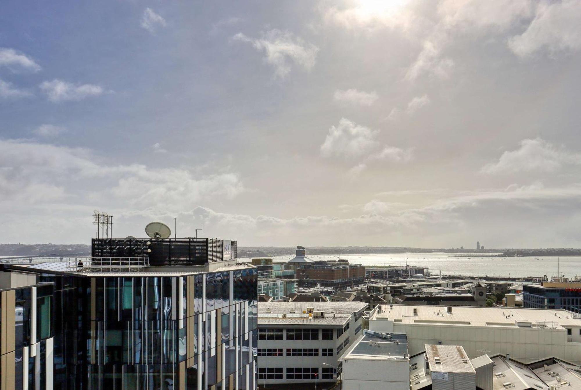 Ramada Suites By Wyndham Victoria Street West Auckland Exterior photo