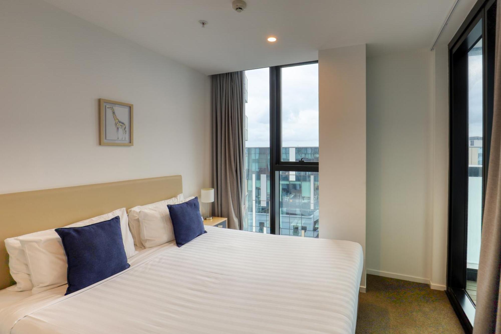 Ramada Suites By Wyndham Victoria Street West Auckland Exterior photo