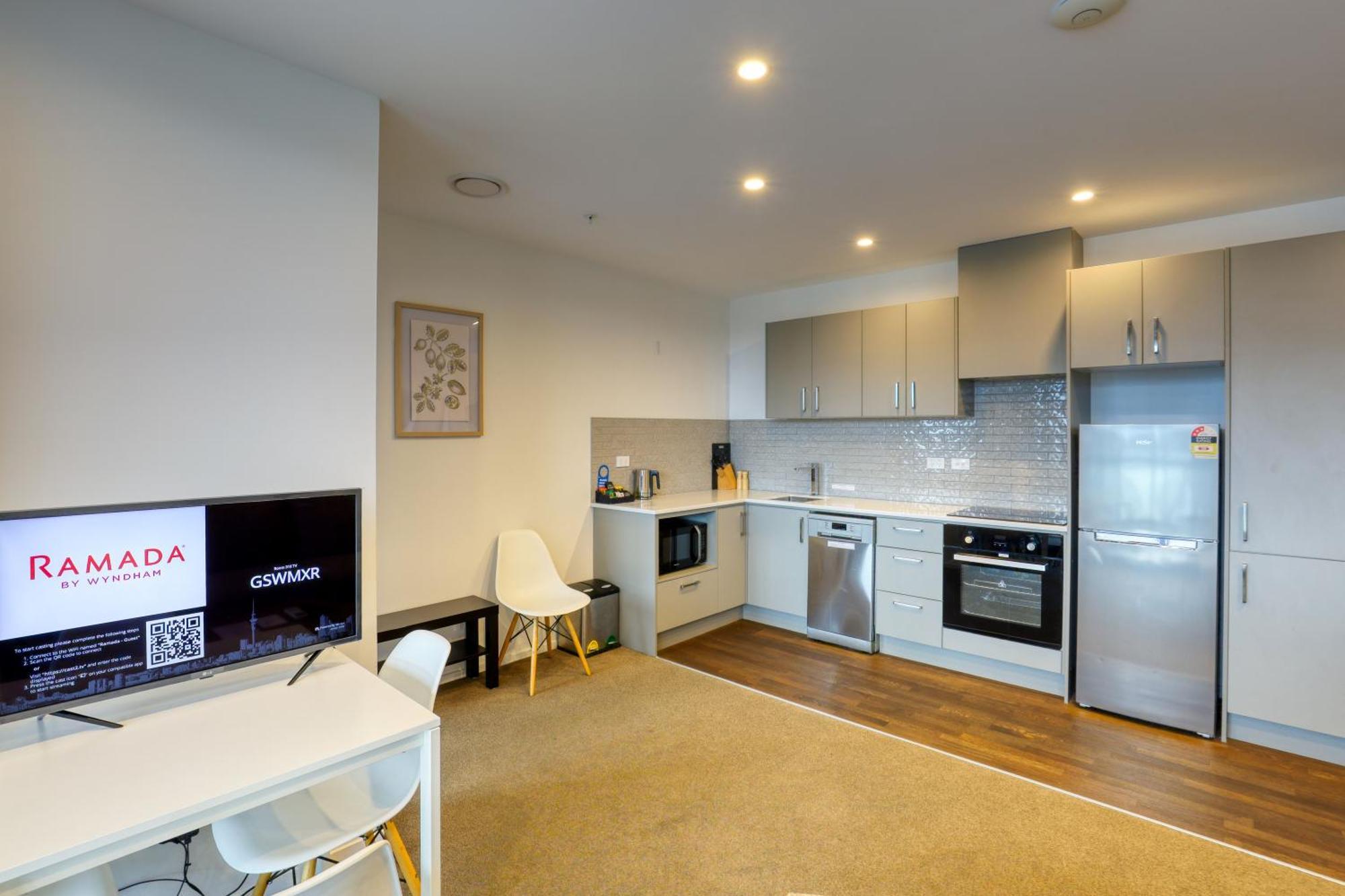 Ramada Suites By Wyndham Victoria Street West Auckland Exterior photo